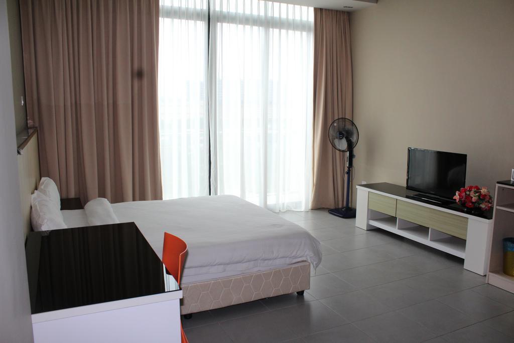 Tribeca Suites Кучинг Екстериор снимка
