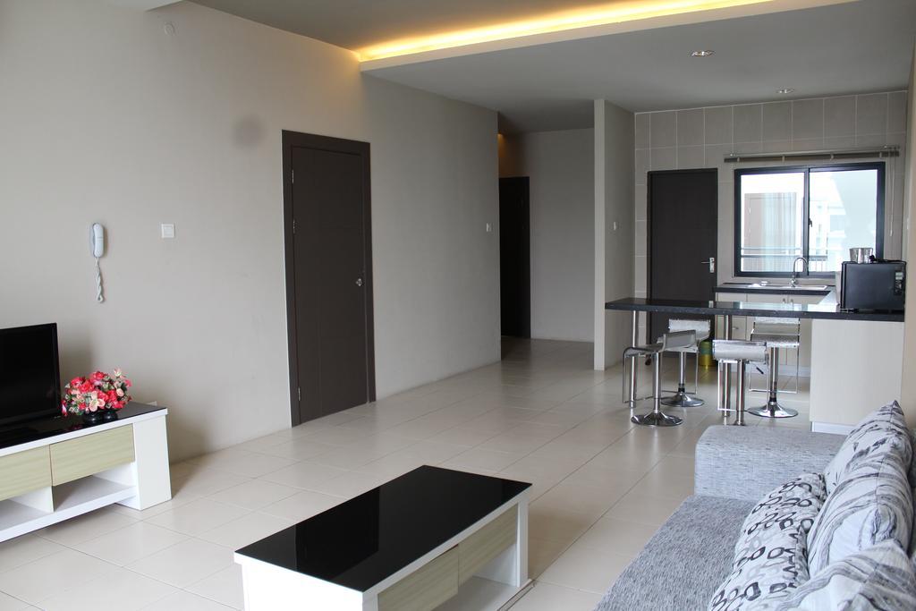 Tribeca Suites Кучинг Екстериор снимка