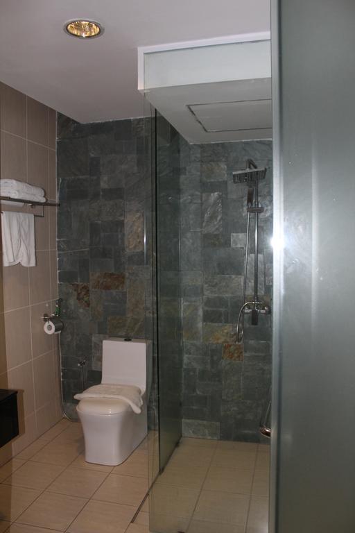 Tribeca Suites Кучинг Екстериор снимка