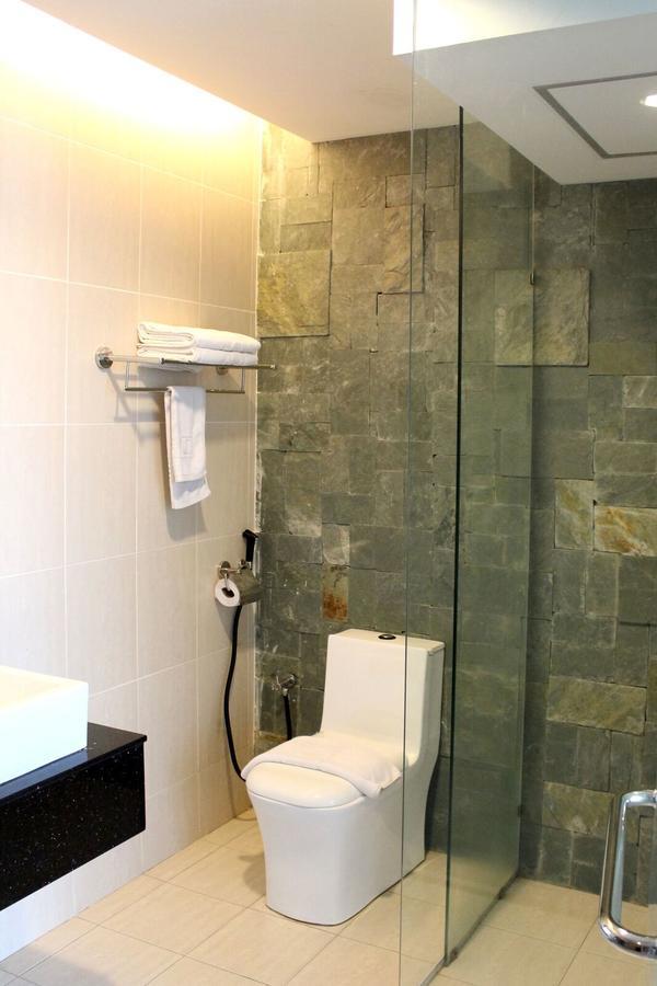 Tribeca Suites Кучинг Екстериор снимка