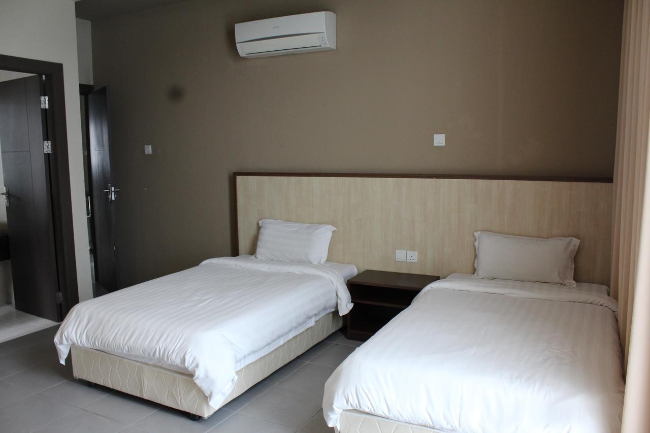 Tribeca Suites Кучинг Екстериор снимка