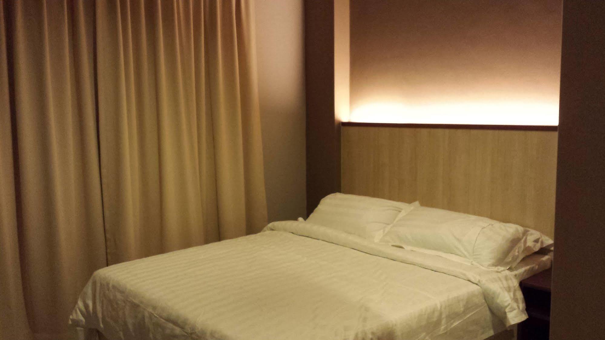 Tribeca Suites Кучинг Екстериор снимка