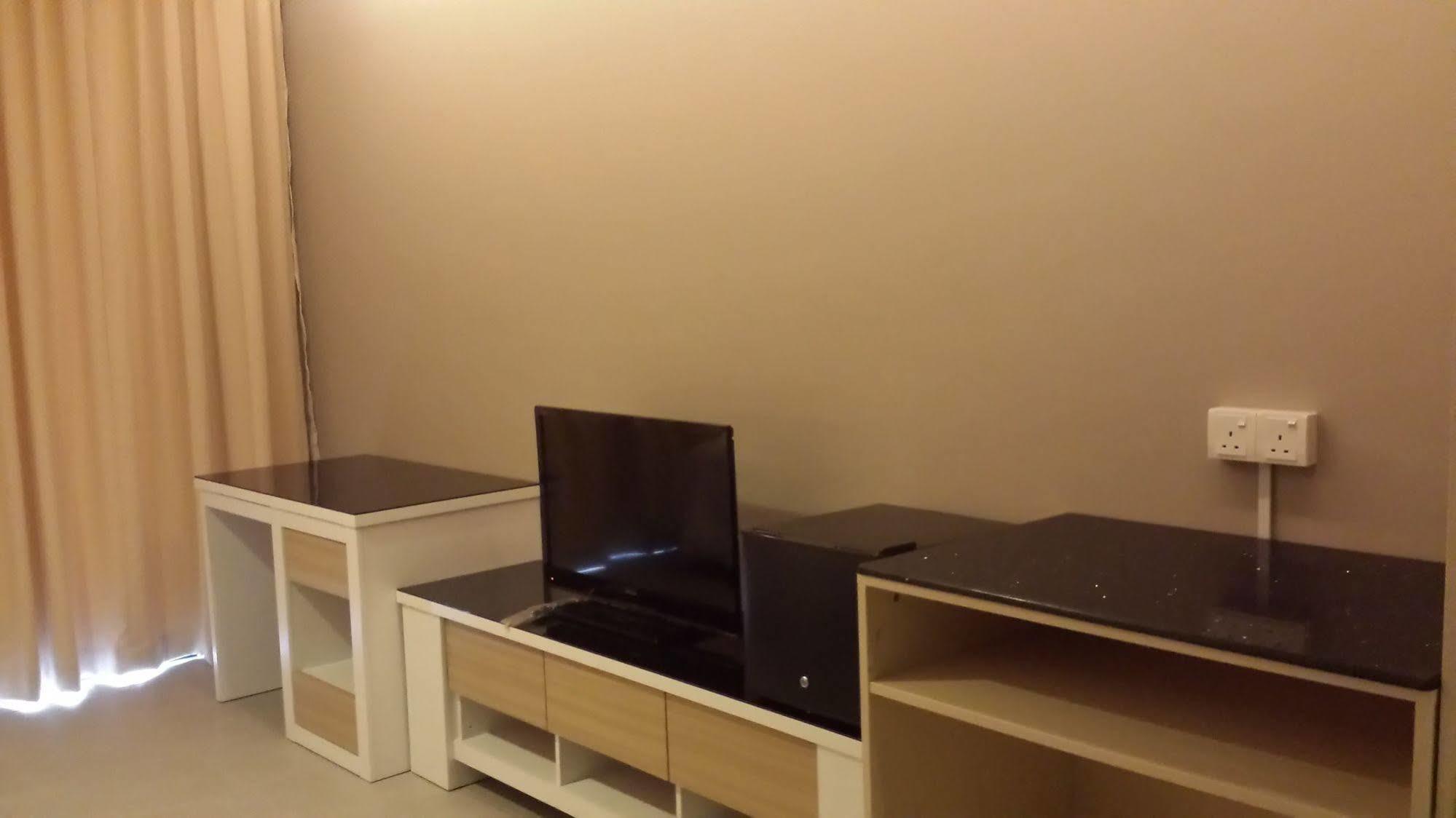 Tribeca Suites Кучинг Екстериор снимка