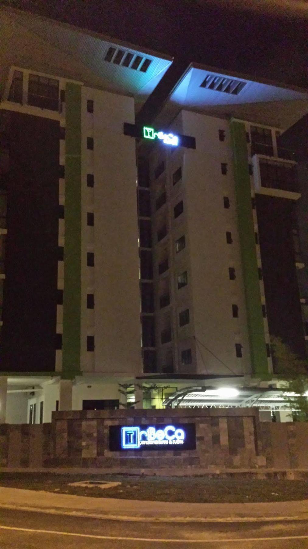 Tribeca Suites Кучинг Екстериор снимка